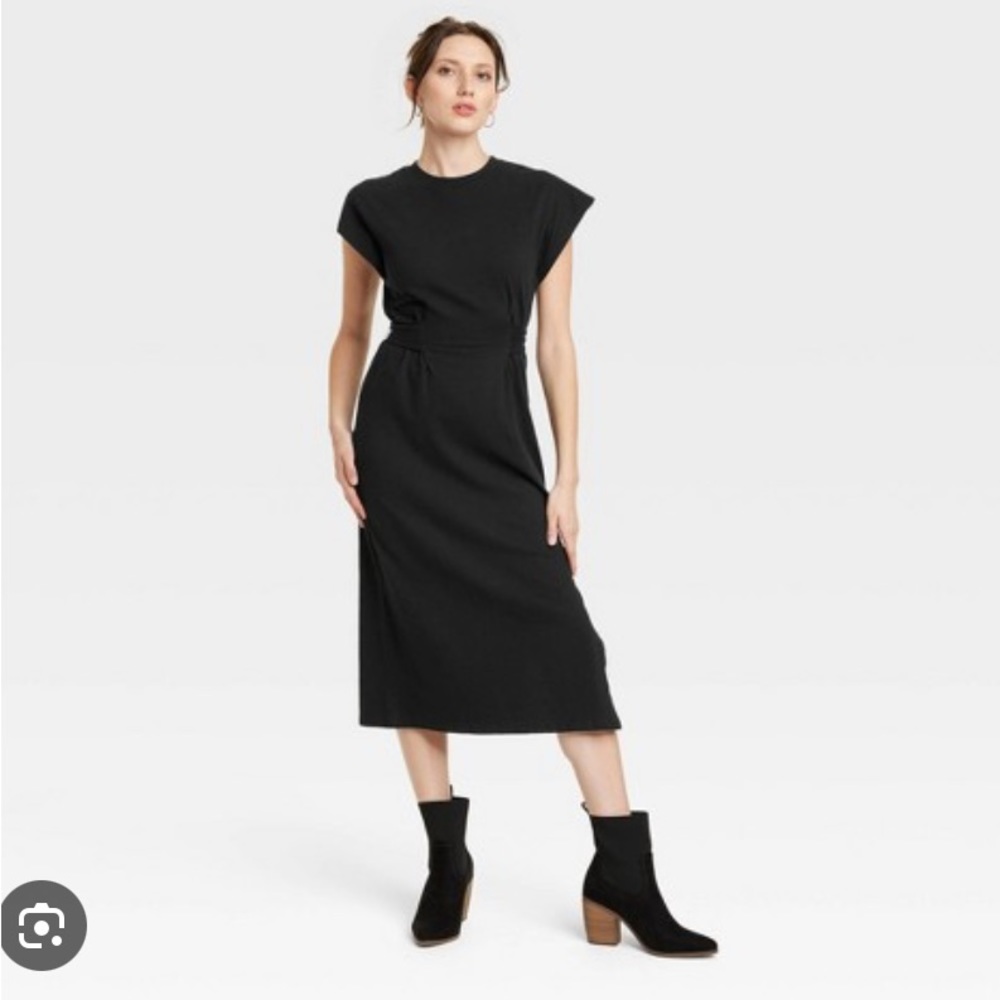 Short sleeve Midi black dress